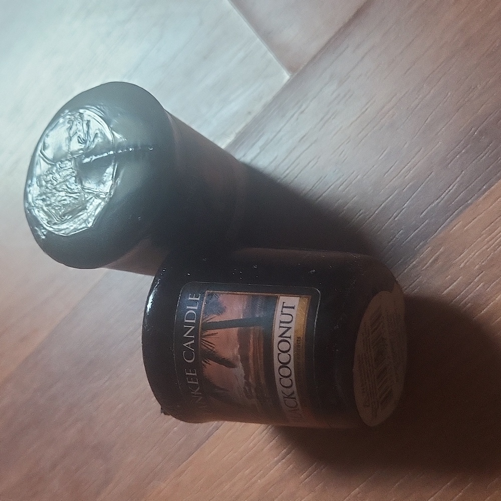 Yankee candle black coconut candles